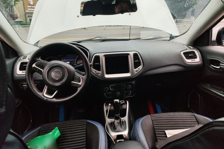 Used Jeep Compass 2017 200T Automatic Family Edition Center Console