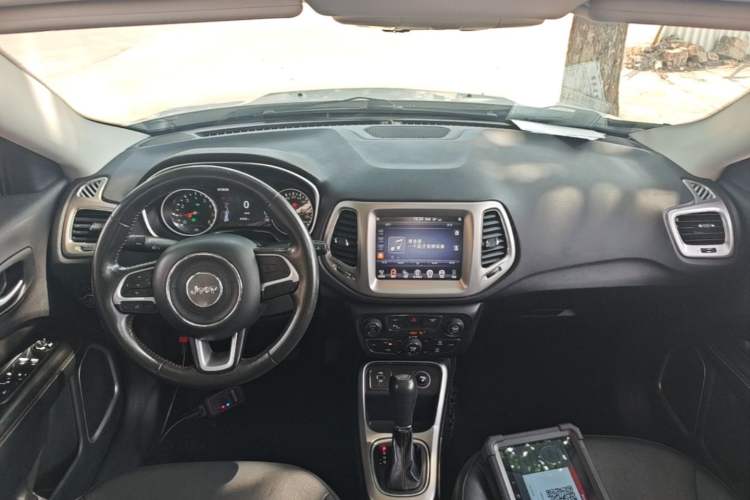 Used Jeep Compass 2017 200T Automatic Family Edition Center Console