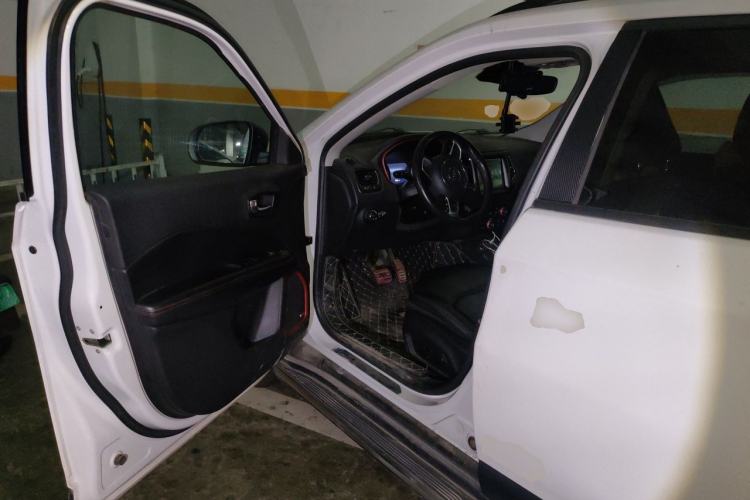 Used Jeep Compass 2017 200TS Automatic High-Performance All-Wheel Drive Edition Driver Seat