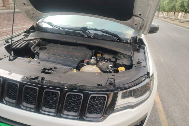 Used Jeep Compass 2017 200TS Automatic High-Performance All-Wheel Drive Edition Engine Bay Left