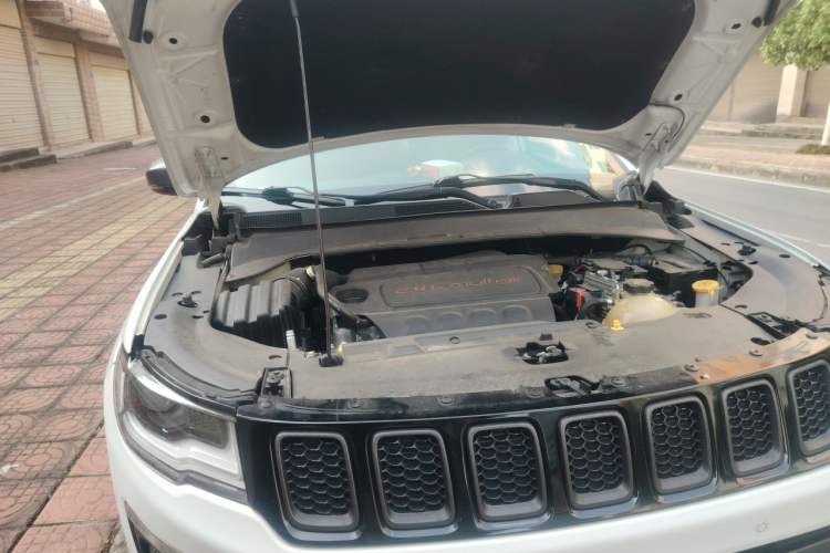 Used Jeep Compass 2017 200TS Automatic High-Performance All-Wheel Drive Edition Engine Bay Right