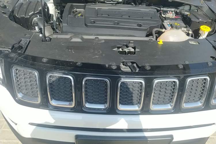 Used Jeep Compass 2017 200T Automatic Family Edition Engine Bay