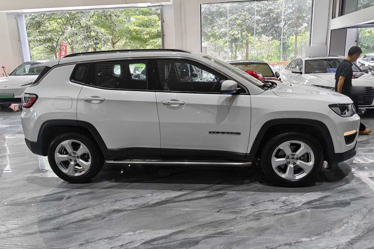 Used Jeep Compass 2017 200T Automatic Family Edition Exterior 8