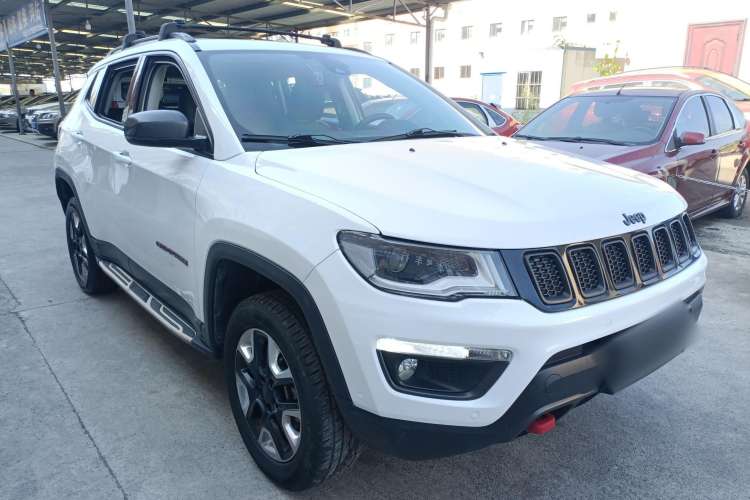 Used Jeep Compass 2017 200TS Automatic High-Performance All-Wheel Drive Edition Front Right 45 Deg
