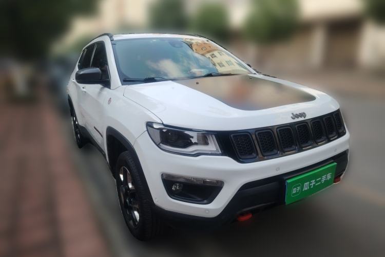 Used Jeep Compass 2017 200TS Automatic High-Performance All-Wheel Drive Edition Front Right 45 Deg