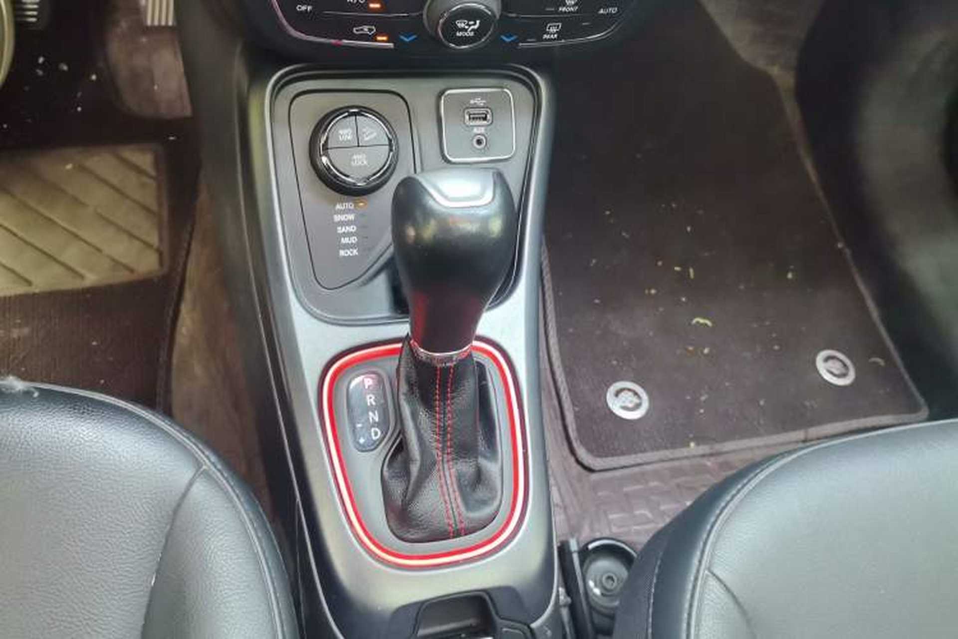 Used Jeep Compass 2017 200TS Automatic High-Performance All-Wheel Drive Edition Gear Lever