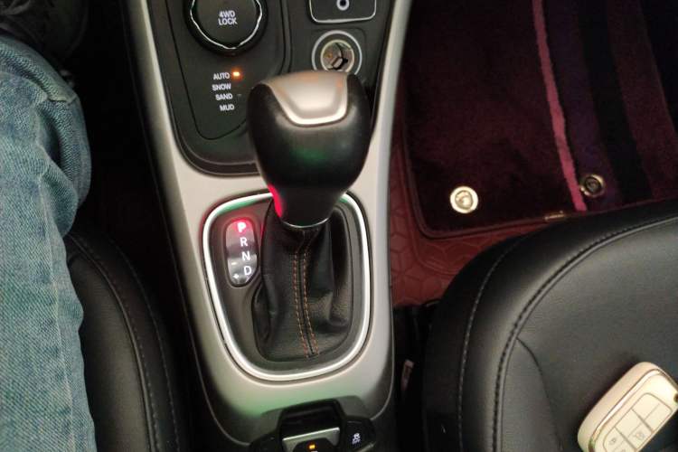 Used Jeep Compass 2017 200T Automatic Family Enjoyment Four-Wheel Drive Edition Gear Lever