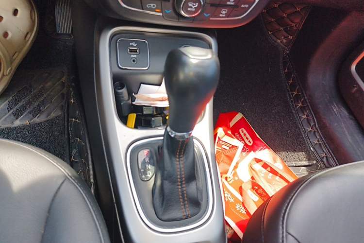 Used Jeep Compass 2017 200T Automatic Family Edition Gear Lever