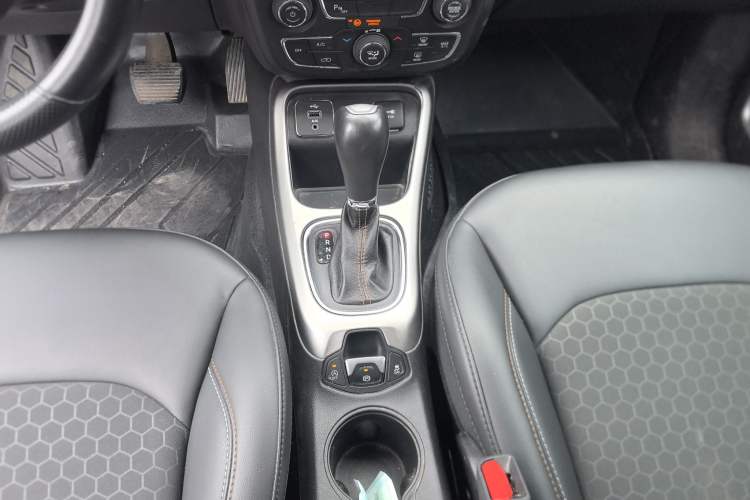 Used Jeep Compass 2017 200T Automatic Enjoyment Version Gear Lever