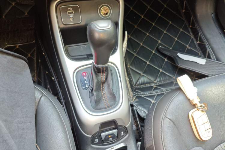 Used Jeep Compass 2017 200T Automatic Family Edition Gear Lever