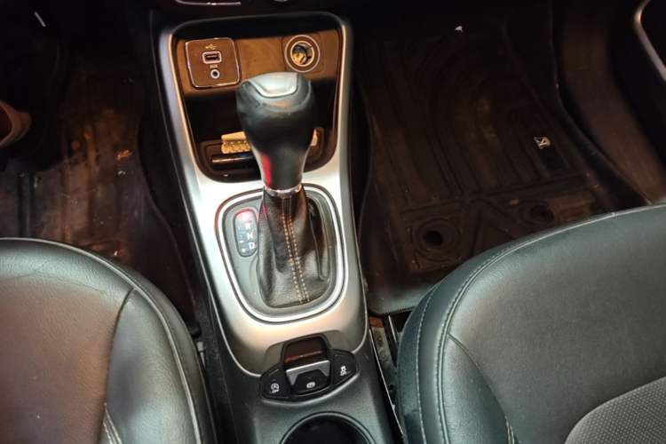 Used Jeep Compass 2017 200T Automatic Family Edition Gear Lever