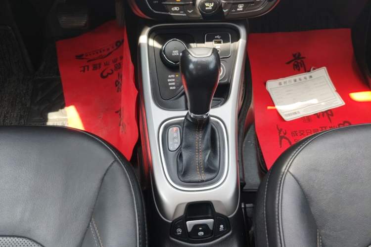 Used Jeep Compass 2017 200T Automatic Family Enjoyment Four-Wheel Drive Edition Gear Lever