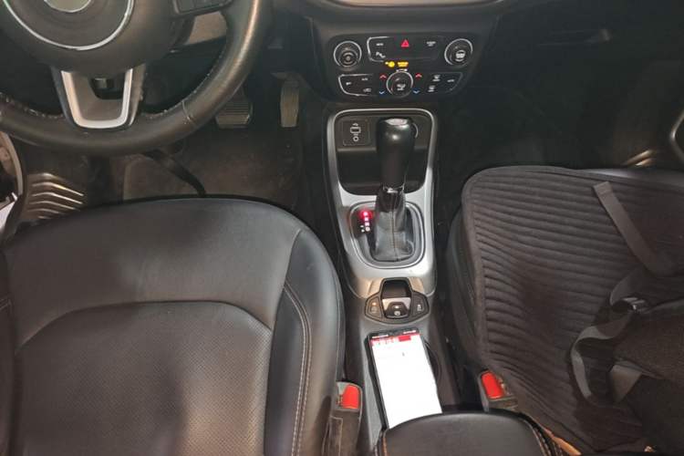 Used Jeep Compass 2017 200T Automatic Family Edition Gear Lever