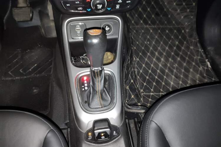 Used Jeep Compass 2017 200T Automatic Family Edition Gear Lever