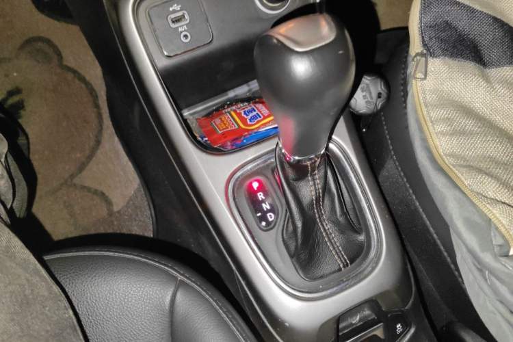 Used Jeep Compass 2017 200T Automatic Family Edition Gear Lever