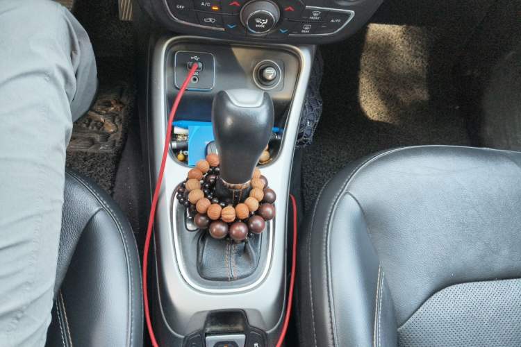 Used Jeep Compass 2017 200T Automatic Family Edition Gear Lever
