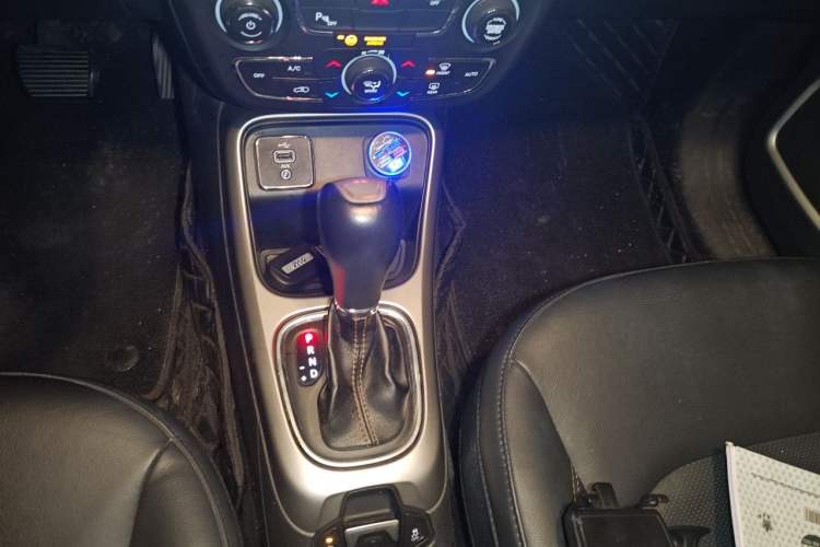 Used Jeep Compass 2017 200T Automatic Family Edition Gear Lever