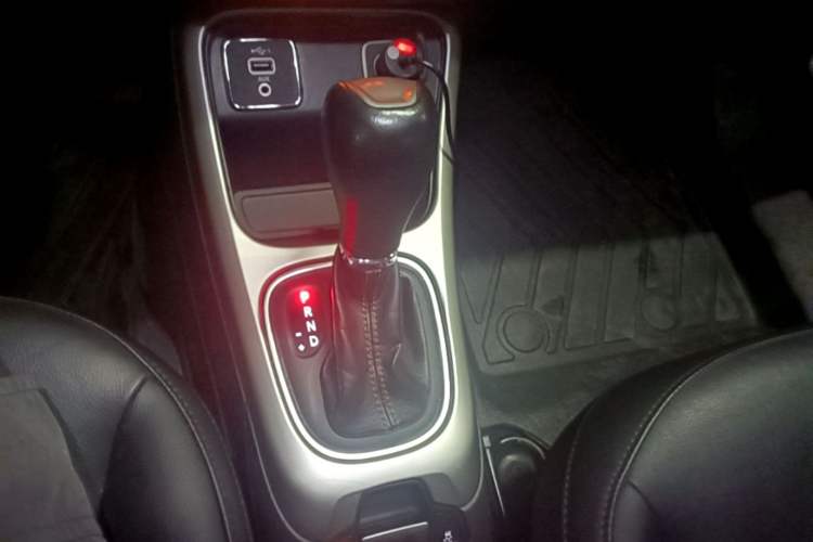 Used Jeep Compass 2017 200T Automatic Family Edition Gear Lever