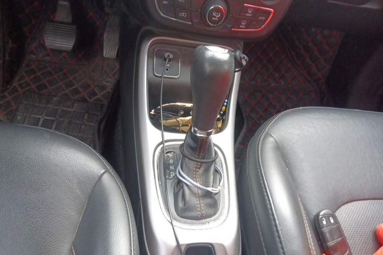Used Jeep Compass 2017 200T Automatic Family Edition Gear Lever