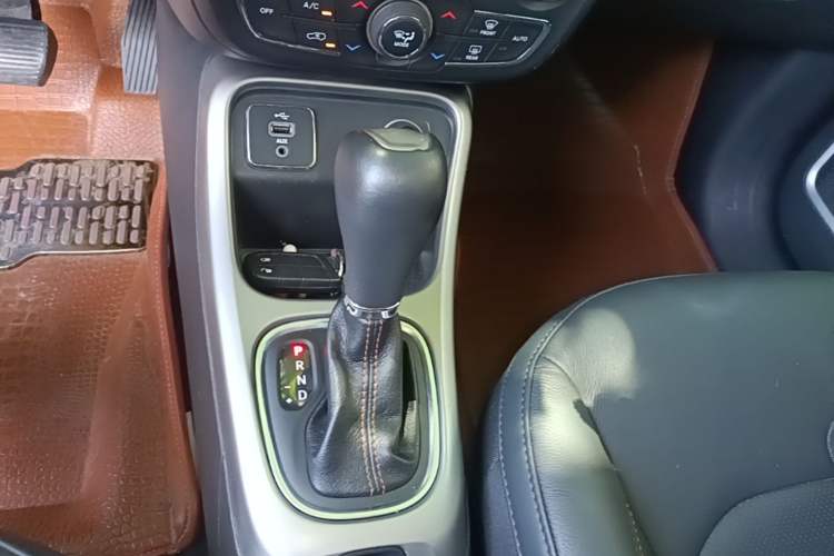Used Jeep Compass 2017 200T Automatic Family Edition Gear Lever