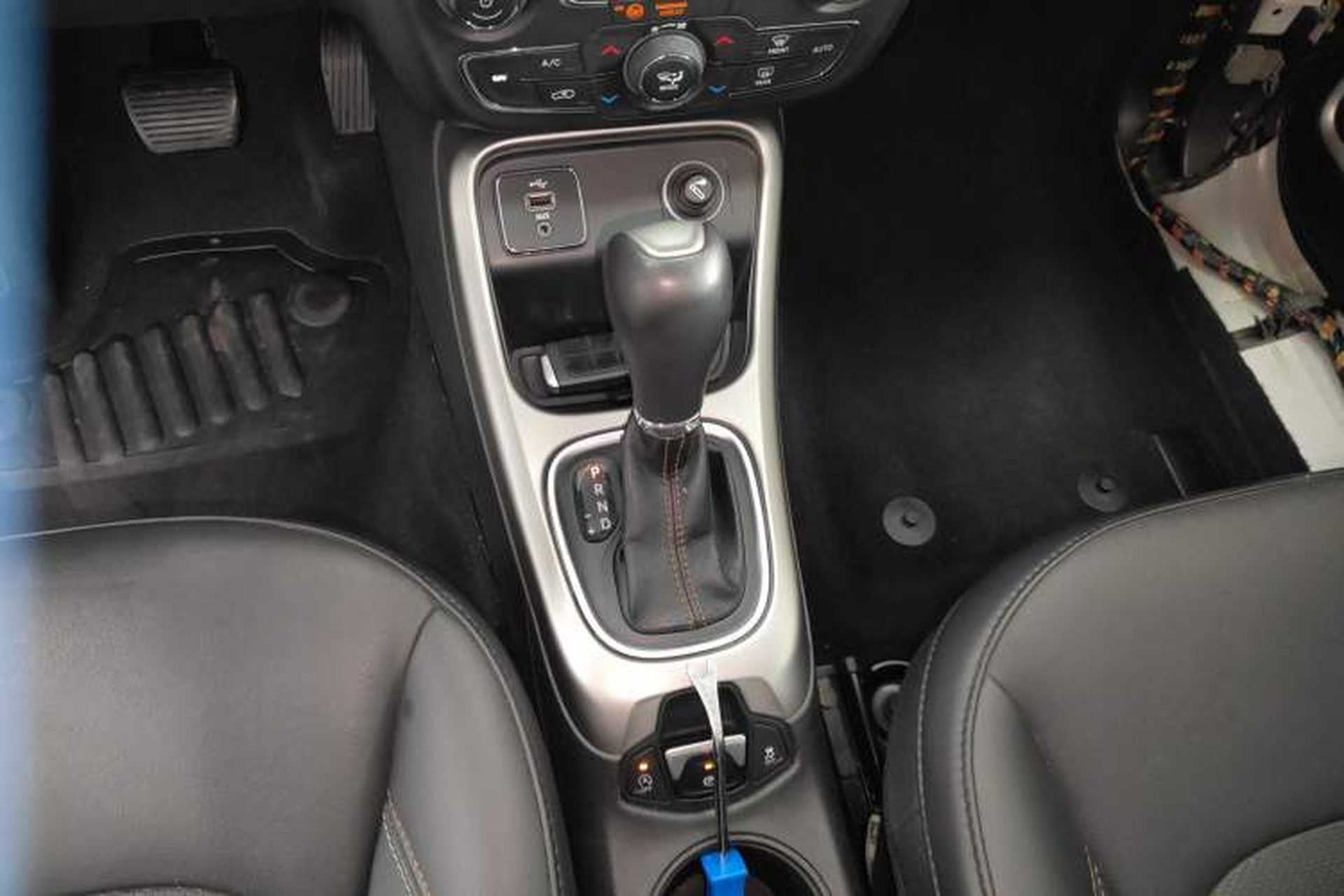 Used Jeep Compass 2017 200T Automatic Family Edition Gear Lever