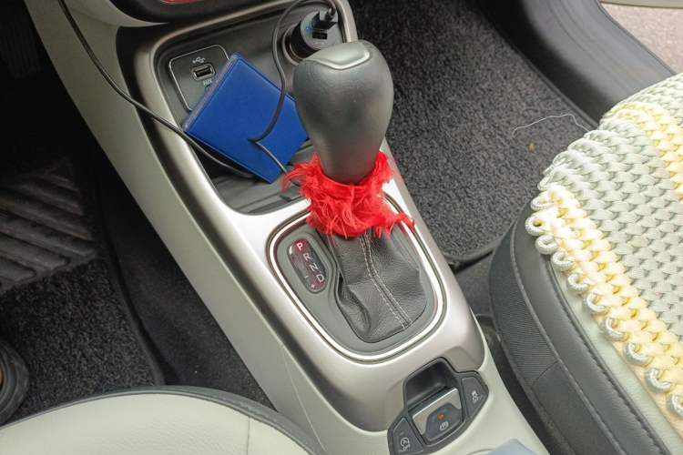 Used Jeep Compass 2017 200T Automatic Family Edition Gear Lever