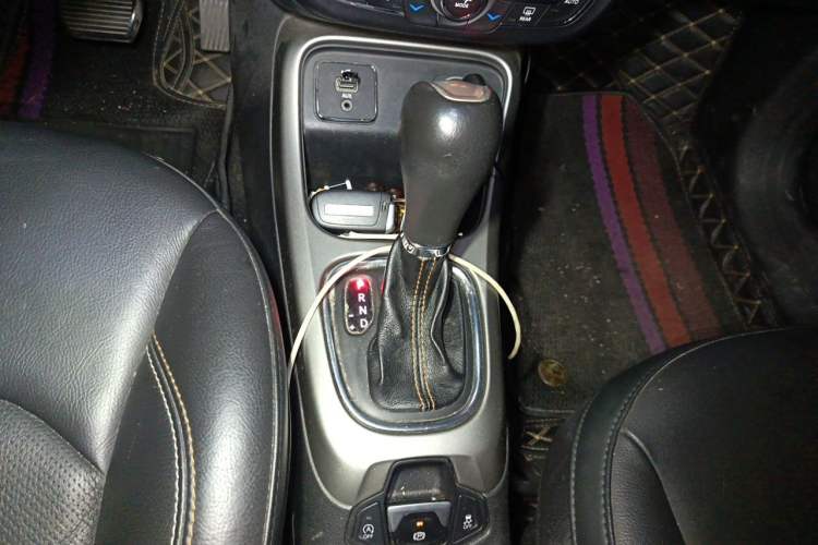 Used Jeep Compass 2017 200T Automatic Family Edition Gear Lever