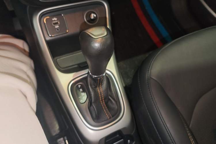 Used Jeep Compass 2017 200T Automatic Family Edition Gear Lever