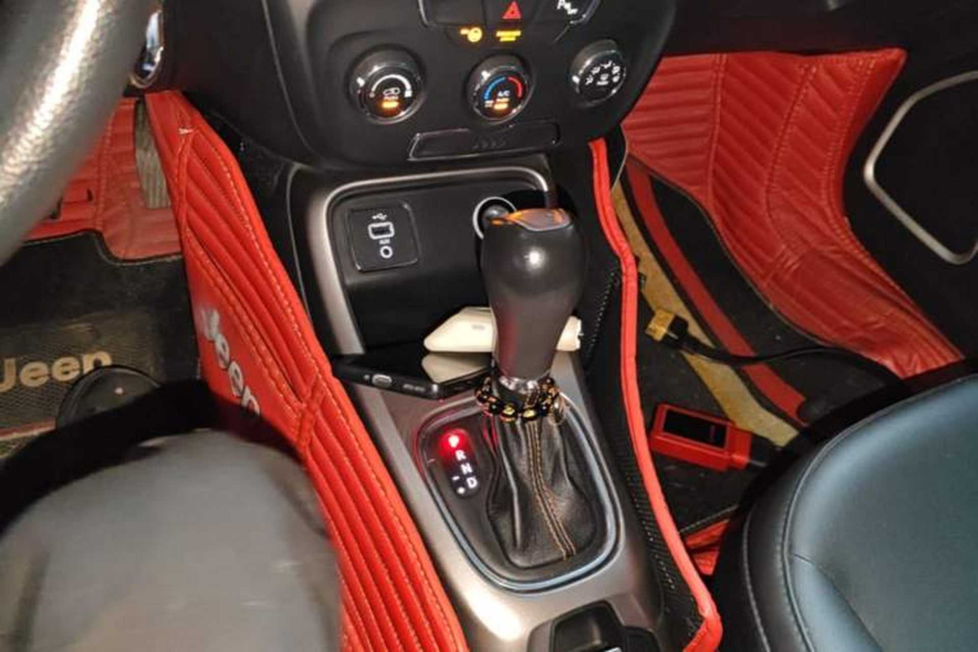 Used Jeep Compass 2017 200T Automatic Comfort Edition Gear Lever