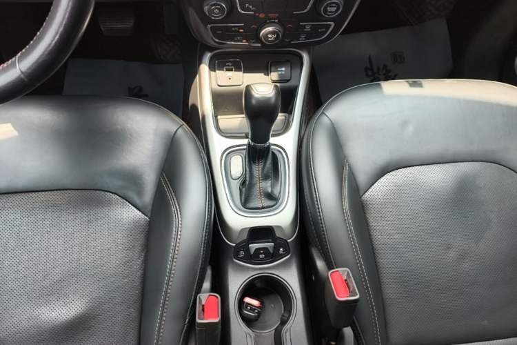 Used Jeep Compass 2017 200T Automatic Family Edition Gear Lever