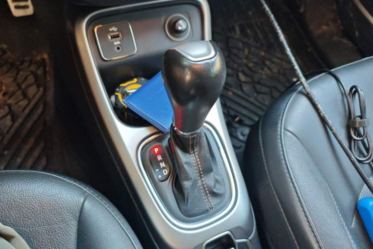 Used Jeep Compass 2017 200T Automatic Family Edition Gear Lever