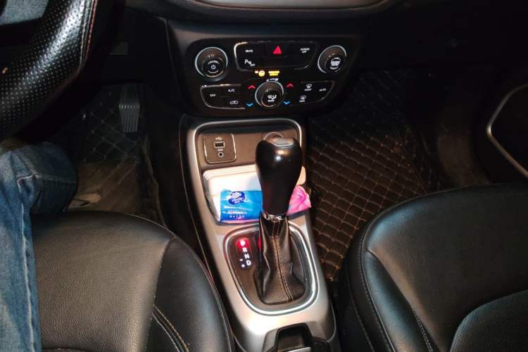 Used Jeep Compass 2017 200T Automatic Family Edition Gear Lever