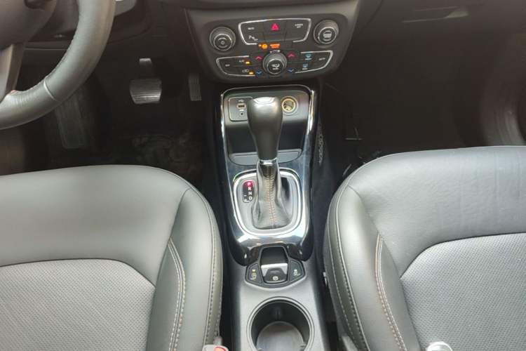 Used Jeep Compass 2017 200T Automatic Family Edition Gear Lever