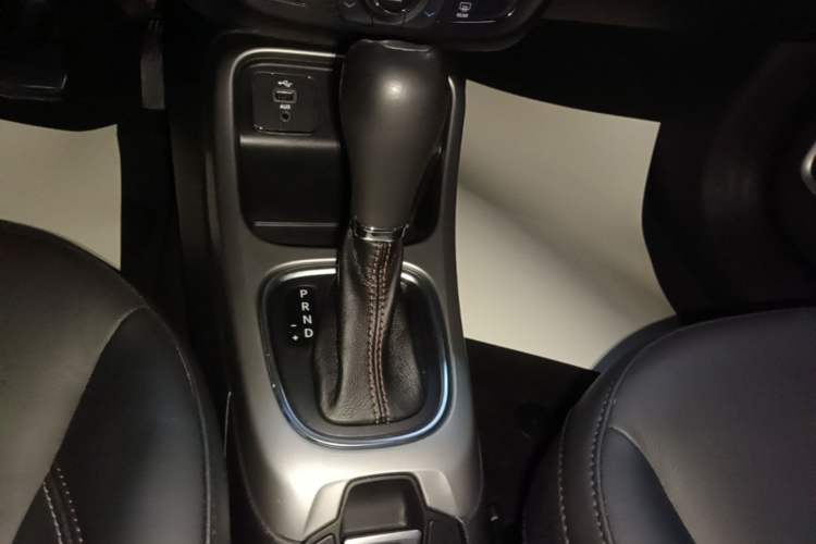 Used Jeep Compass 2017 200T Automatic Family Edition Gear Lever