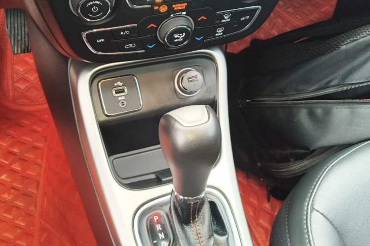 Used Jeep Compass 2017 200T Automatic Family Edition Gear Lever