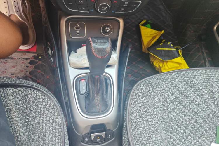 Used Jeep Compass 2017 200T Automatic Family Edition Gear Lever