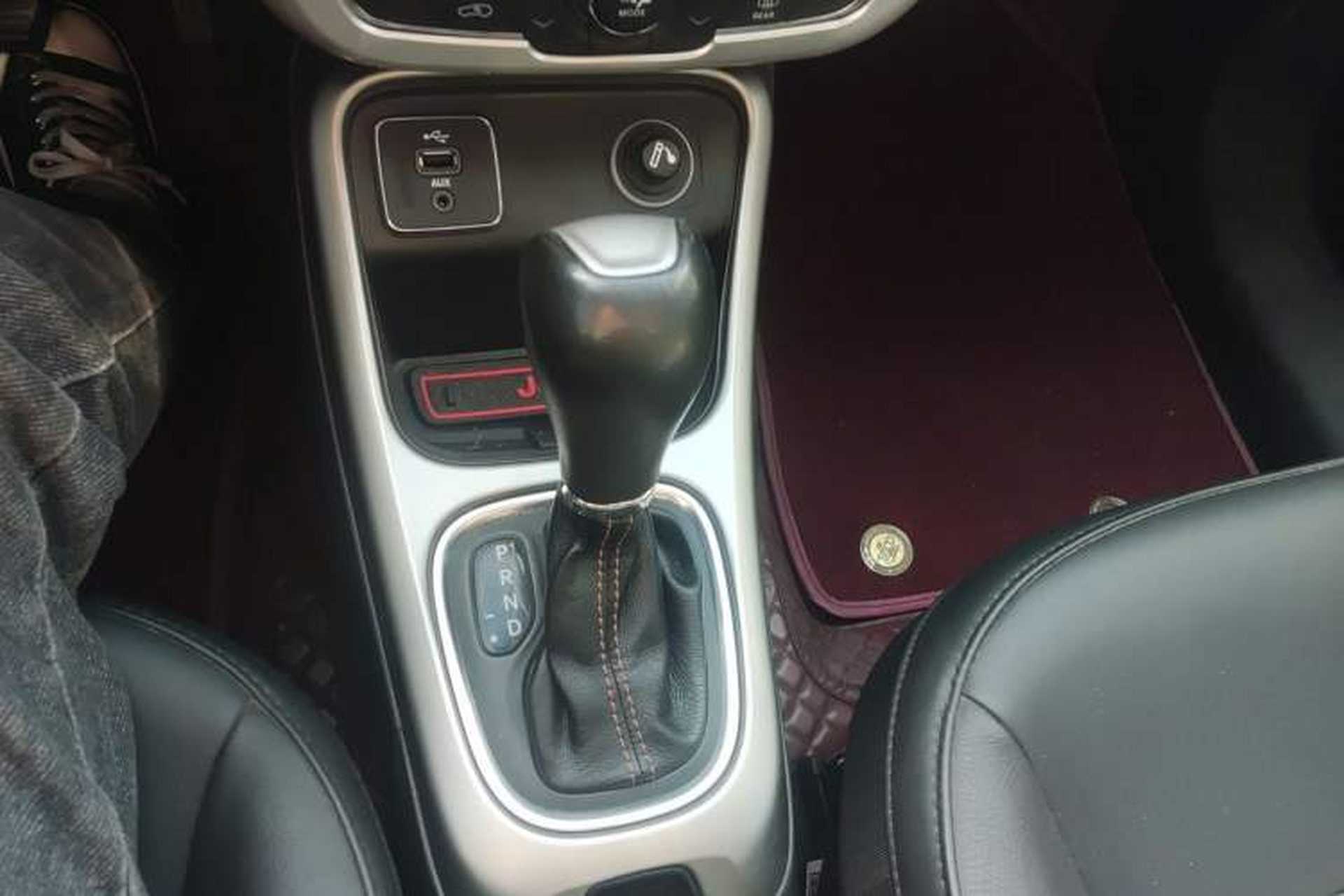 Used Jeep Compass 2017 200T Automatic Family Edition Gear Lever