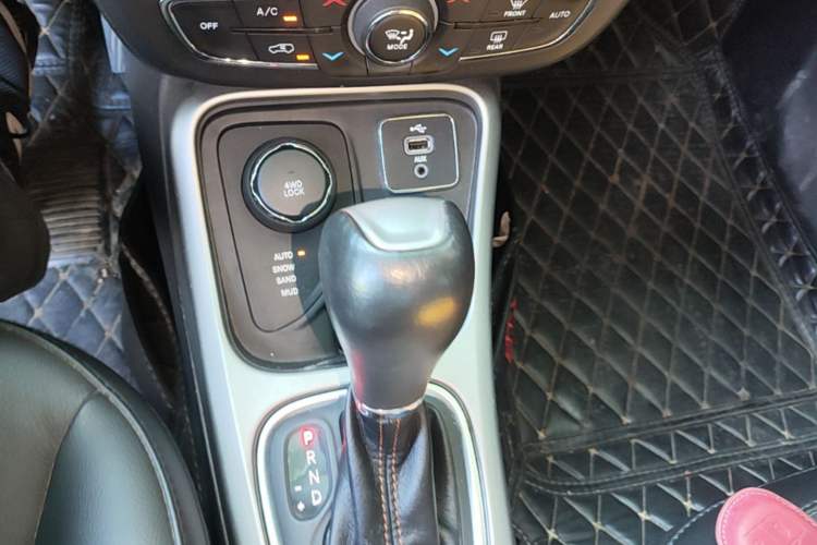 Used Jeep Compass 2017 200T Automatic Family Enjoyment Four-Wheel Drive Edition Gear Lever