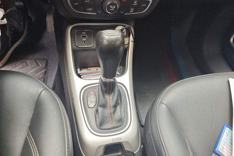Used Jeep Compass 2017 200T Automatic Family Edition Gear Lever