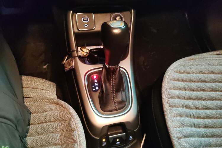 Used Jeep Compass 2017 200T Automatic Family Edition Gear Lever