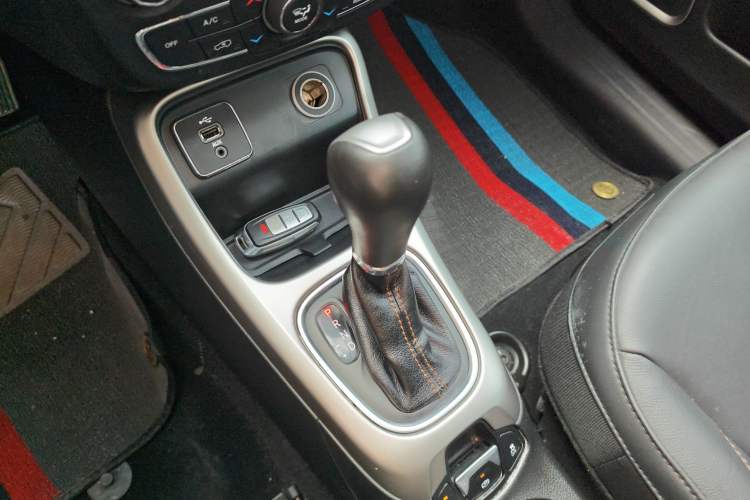 Used Jeep Compass 2017 200T Automatic Family Edition Gear Lever