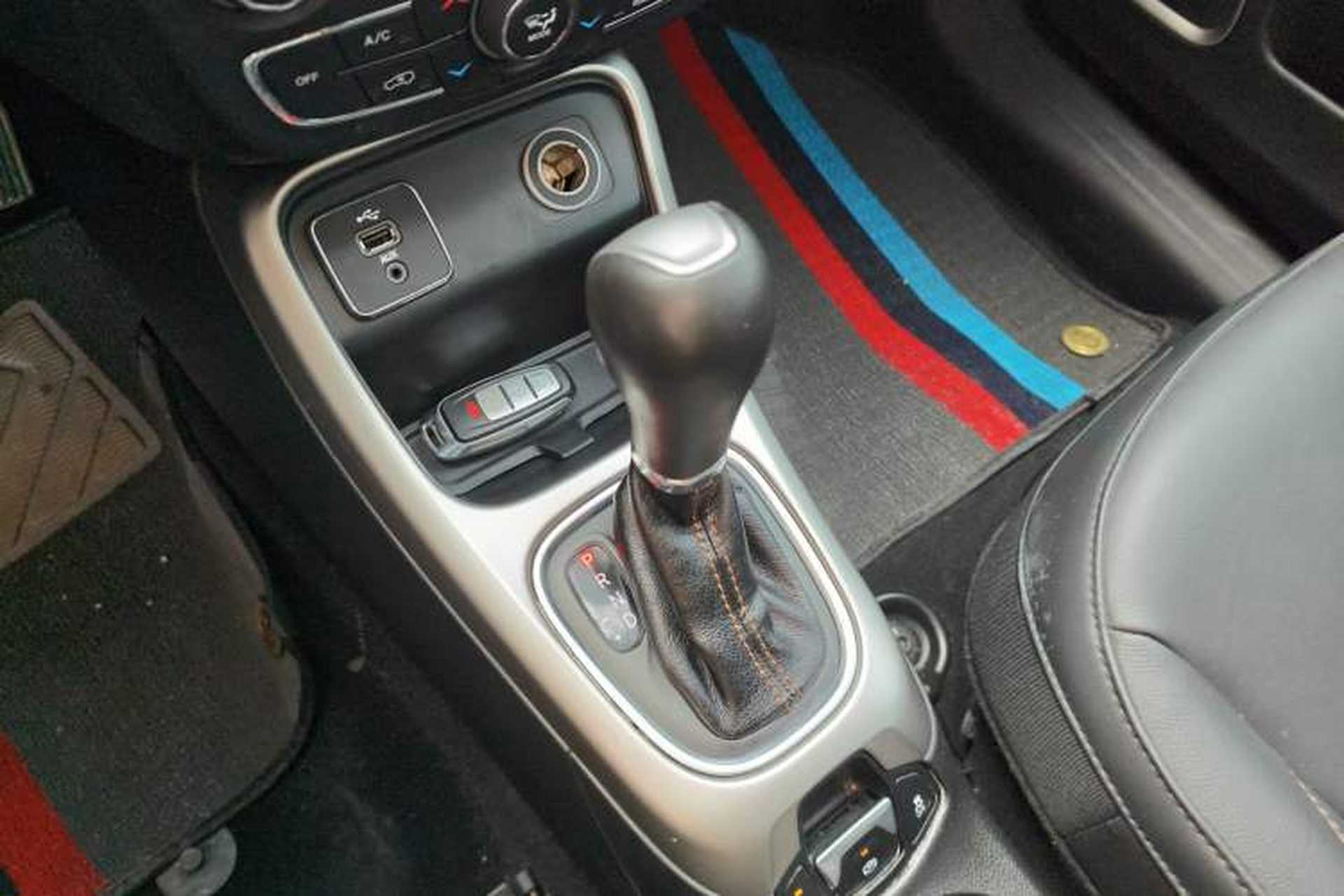 Used Jeep Compass 2017 200T Automatic Family Edition Gear Lever
