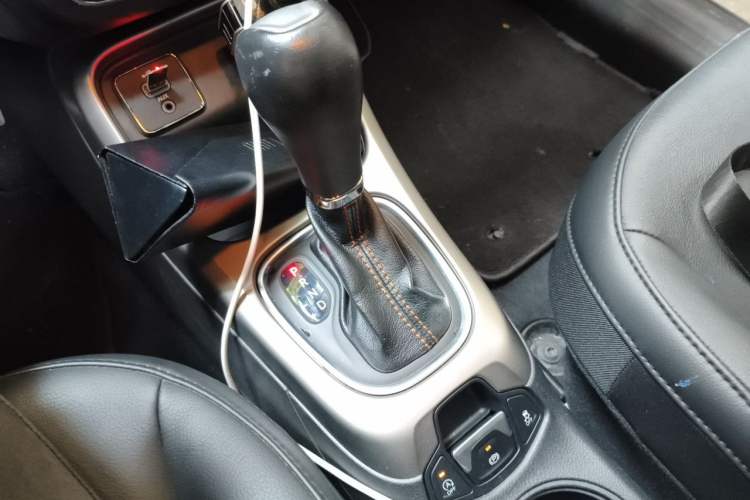 Used Jeep Compass 2017 200T Automatic Family Edition Gear Lever