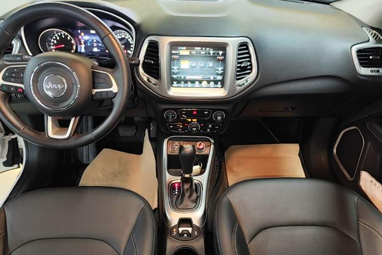 Used Jeep Compass 2017 200T Automatic Family Edition Gear Lever