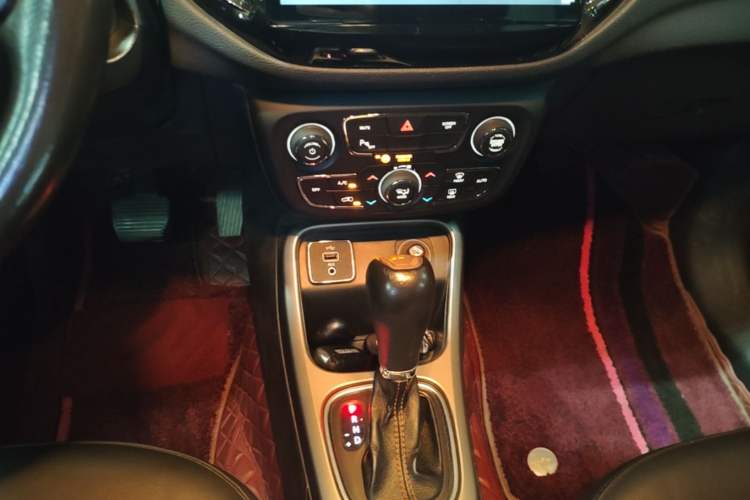 Used Jeep Compass 2017 200T Automatic Family Edition Gear Lever