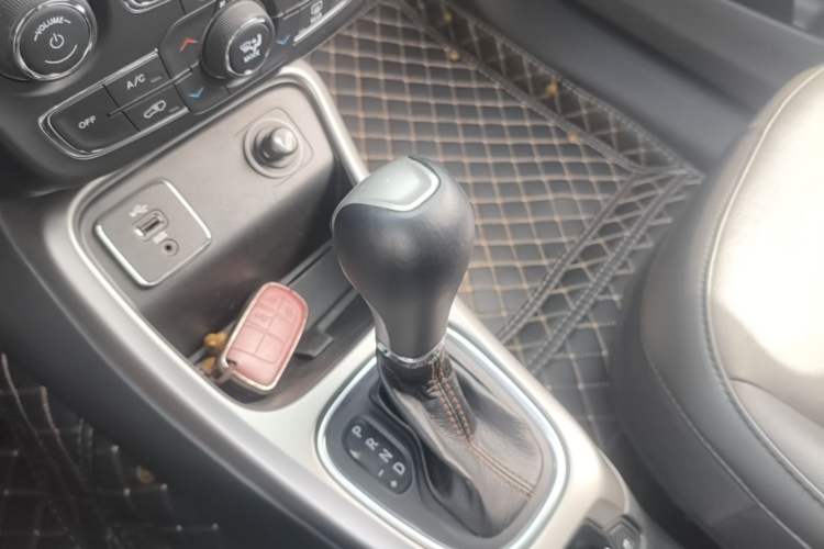 Used Jeep Compass 2017 200T Automatic Family Edition Gear Lever