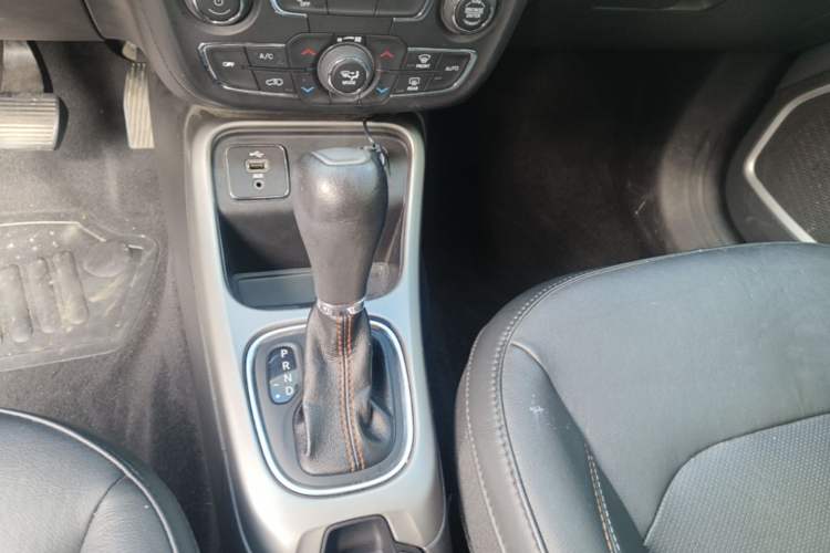 Used Jeep Compass 2017 200T Automatic Family Edition Gear Lever