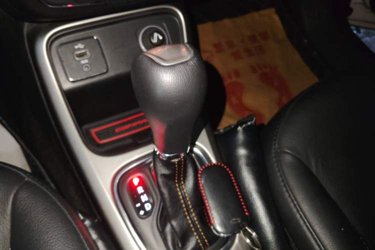 Used Jeep Compass 2017 200T Automatic Family Edition Gear Lever