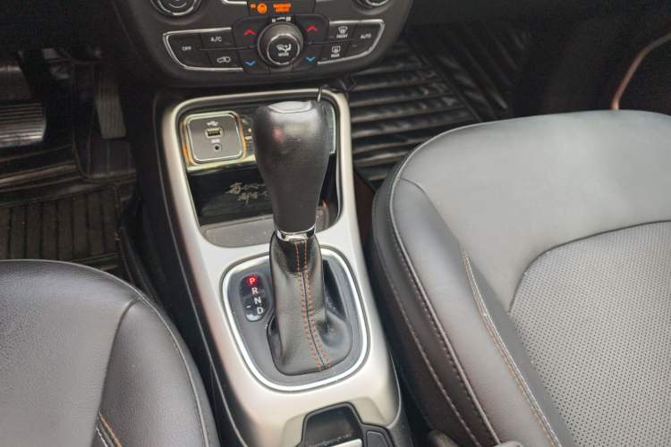 Used Jeep Compass 2017 200T Automatic Family Edition Gear Lever