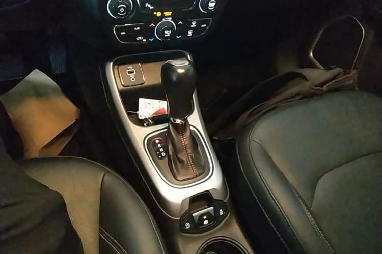 Used Jeep Compass 2017 200T Automatic Family Edition Gear Lever